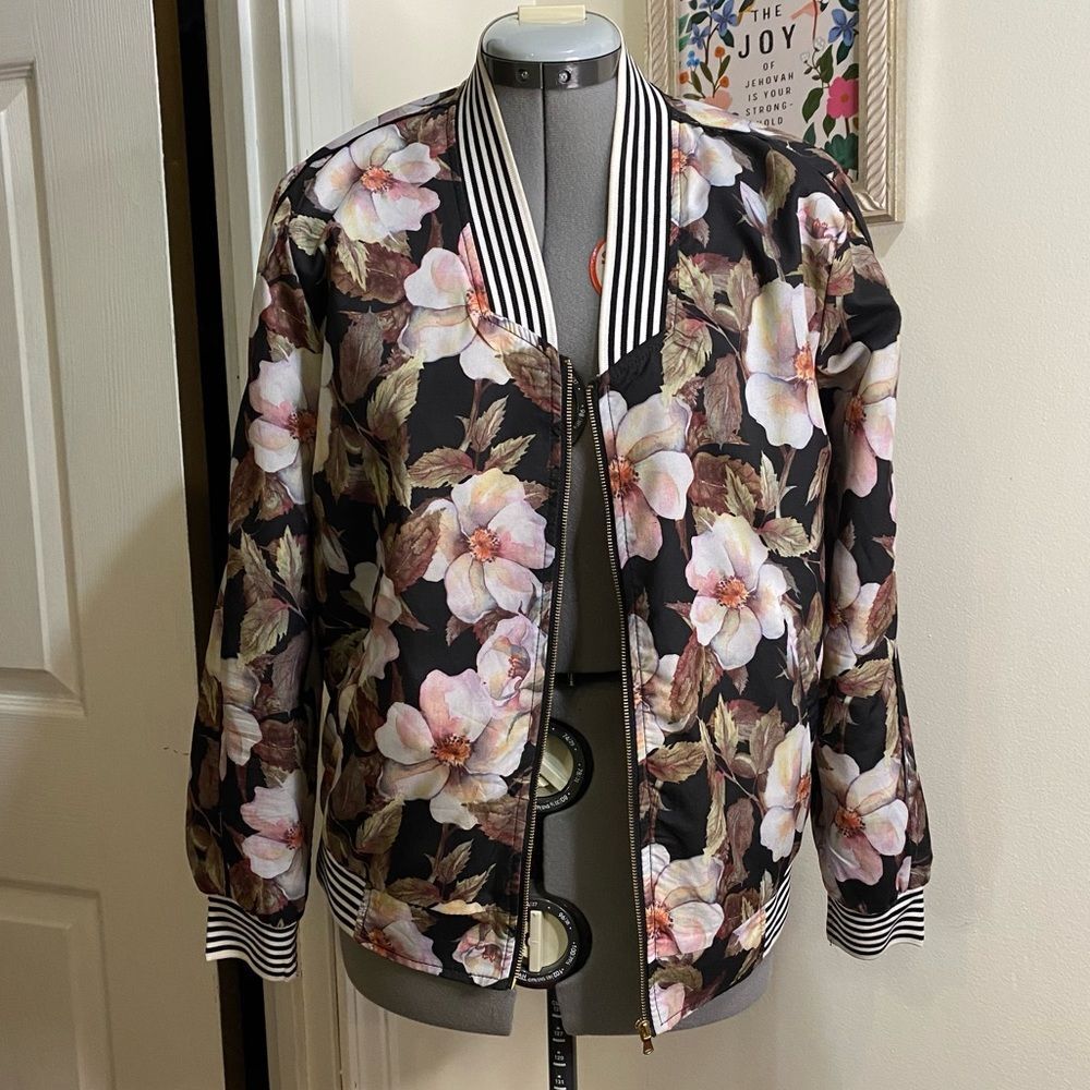 Solitaire black and cream floral lightweight bomber fall jacket M